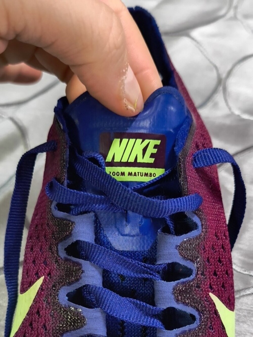 Nike Maroon Kids Track Spikes with Neon Yellow Swoosh Size 5 Boys C20 - Picture 4 of 9
